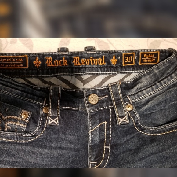 Men's Rock Revival Jeans - Picture 3 of 4